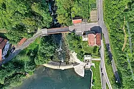 Le barrage et le pont franco-suisse (vue de dessus).