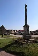 Croix et bourg de Charmes.