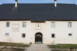 Bâtiment d'entrée restauré (décembre 2015).