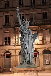 Statue de la Liberté, place Picard.