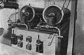 Photo (1903) des générateurs d'ozone dans la seconde blanchisserie, place du Marché-Saint-Honoré.