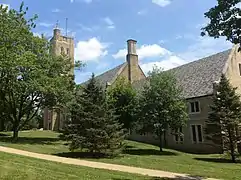 Chase Tower et Pierce Hall