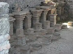 Piles d'un hypocauste.