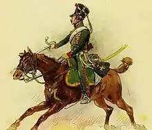 Un cavalier vêtu de vert, sabre à la main, sur un cheval au galop.