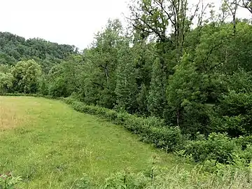 La vallée du Chat Cros à Évaux-les-Bains au pont de la RD 915, à 150 mètres de sa confluence avec la Tardes.