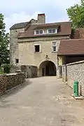 Vestige du porche d'entrée de l'abbaye.