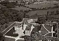 Vue aérienne du château et des communs