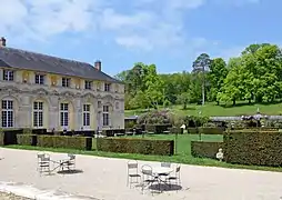 Galerie inachevée et jardin