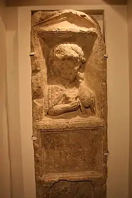 Stèle de Vostrus découverte à Lisieux, au musée de Normandie
