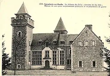 Le château du Celly surplombe le village (façade Nord).