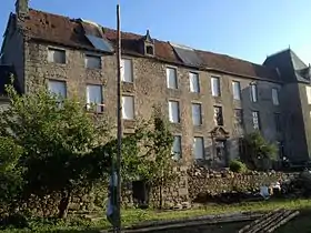 La façade sud du château de Magnat après rénovation en 2012.