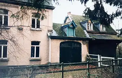 La conciergerie à l'entrée du Neufbois (mai 1996).