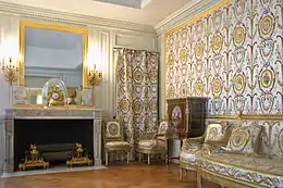 Lampas à fond satin « en velouté et soie nuée », cabinet du billard du petit appartement de la Reine au château de Versailles.