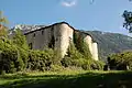 Château de La Forest. En arrière-plan, à gauche, la Dent du Chat.