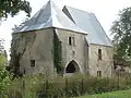 Vue postérieure (côté rivière) du logis-porche de Lazenay.