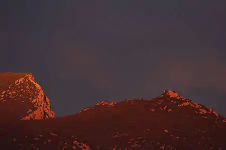 Le château et le pic Saint Loup au lever du soleil.