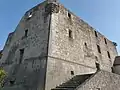 Le château et son escalier.