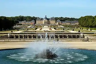 Fontaine et château de Vaux-le-Vicomte.