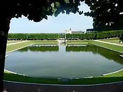 Le bassin du jardin d'eau remplaçant l'un des potagers de la Renaissance.