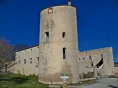 Château de la Gabelle et sa tour-colombier.