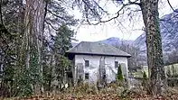 Le moulin du domaine du château des Allues, au bord du torrent