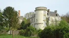 Château du Fort-des-Sallespoterne, tour