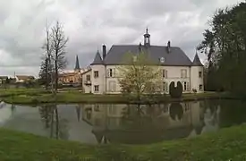 Château et église de Girecourt sur Durbion.