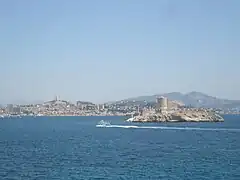 Vue depuis le château d'If et îles du Frioul.