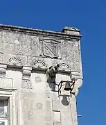 Blason des Normand de La Tranchade sur l'aile ouest.