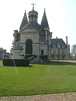 Chapelle et fontaine de Diane.