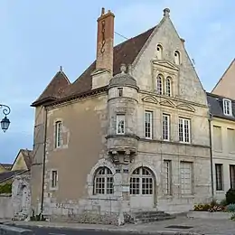 Maison du XVIe siècle à l'angle de la rue de la Cuirasserie et de la rue des Huileries