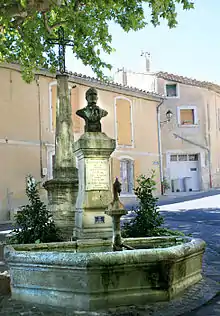 Monument dédié à Alphonse Tavan.