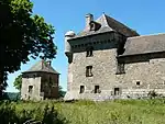 Le château de Montvallat possède une vue imprenable sur les gorges, à Chaudes-Aigues, dans le périmètre du parc naturel régional de l'Aubrac, 2016