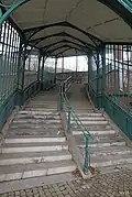 Les escaliers de la gare.