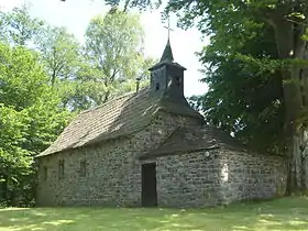Chapelle Saint-Gilles et les hêtres qui l'entourent