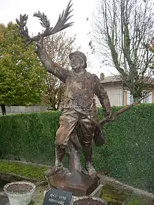 Le Poilu victorieux (monument aux morts)