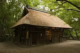 Au sein du parc se trouve un chaya ou maison de thé japonaise traditionnelle proposant thé et wagashi.