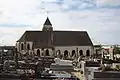 Église Saint-André de Chelles entourée du cimetière ancien.