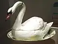 Soupière en porcelaine de Chelsea en forme de cygne, vers 1752 - 1756.