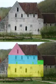 Photographie retouchée montrant par un jeu de couleurs les différents états d'un bâtiment.