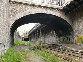 Quais, au niveau de la voie ferrée depuis l'est du pont de la rue Vauvenargues.