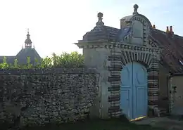 Le portail du château de la Sauvagère