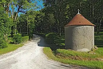 Entrée du château de Chênecières.