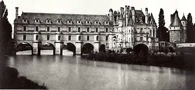 Photographie de la façade est par Gustave Le Gray en 1851.