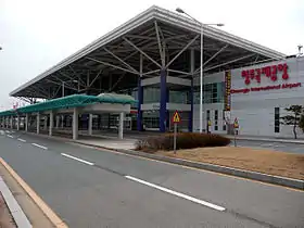 Entrée de l'aéroport en 2009.