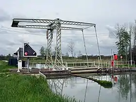 Pont-levis sur le canal de la Marne à la Saône.