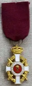 Croix d'or avec glaives de l'ordre de Georges Ier.