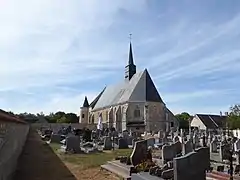 Chevet, clocher et cimetière.