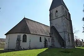 Chevet et tour de l'église Saint-Pierre.