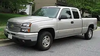 Le Chevrolet Silverado simple-cabine, un pick-up « Full-size ».